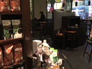 ���т���̃X�^�[�o�b�N�X �R�[�q�[ �C�I�����[���t�����X�iStarbucks Coffee�j�̓��e�ʐ^1