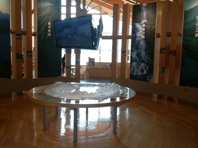 �f���͐��J����ɑΉ����Ă��܂��B_�x┌΃r�W�^�[�Z���^�[