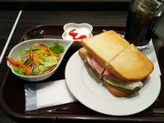 �䂸����̃G�N�Z���V�I�[���J�t�F�@�U�E�r�[ �ԍ〈���X�̓��e�ʐ^1