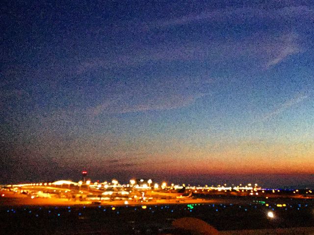 �Ղ���̂������Ȃ����|�I�ȋ�̍L���I�����ƂƂ��ɔ�s�@������𗣗����Ă����܂��I_�֋�W�]�z�[��Sky View