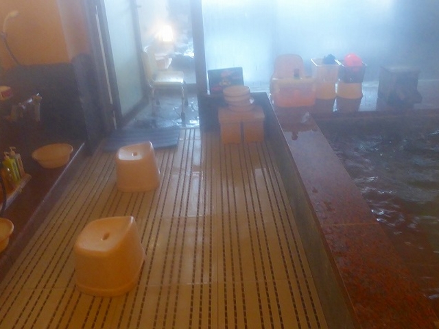 �R�����E���s�E�����_�͂�����@���҂��̏h�@�����