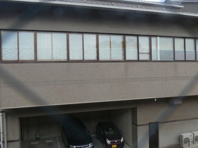 �R�����E���s�E����� ���̊O�ׂ͗̃z�e���̏]�ƈ��h�ɁI_�͂�����@���҂��̏h�@�����