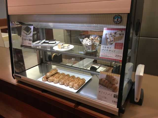 �A�C�X�T���h�ƃT�N�T�N�p�C_�Z�Ԓ��{�X