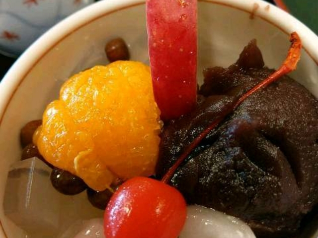 セットの食事で選べるスイーツから、あんみつ選び
こし餡かつぶ餡か白蜜か黒蜜か選ぶ_彦いち