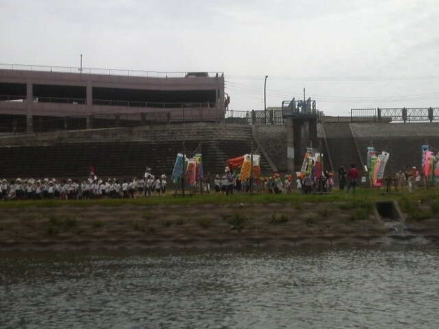 ������̓n���E����ɂėc�t�����Ǝ��U�荇��_������̓n��