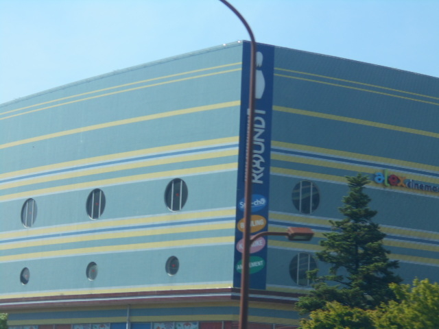 i΂̖ڂ̑Oɂ܂_lÃA[JX