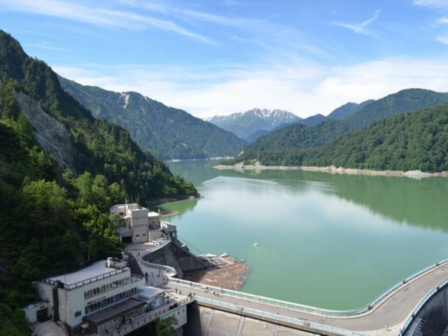 �g�𗧂ĂđD���i�݂܂��B_������