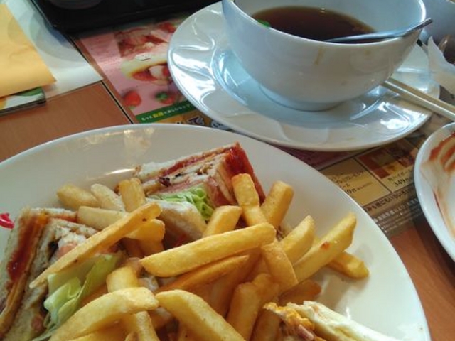 �N���u�n�E�X�T���h����������_�f�j�[�Y �����h�[���V�e�B