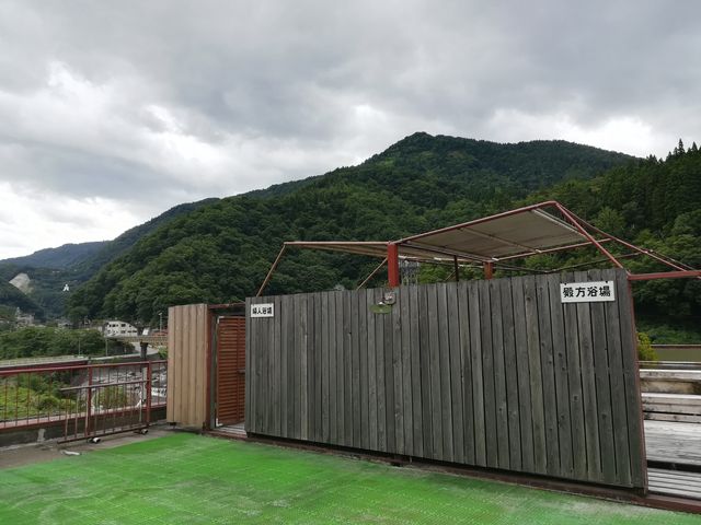 �I�V���C�����_���̏h�@������