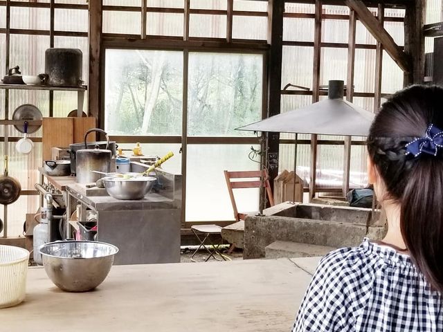 �����Ő����ƍ�Ƃ��I�ς������؂������Ă����I_�p���_�C�X�t�B�[���h�u�X�Ɣ��̊w�Z�v