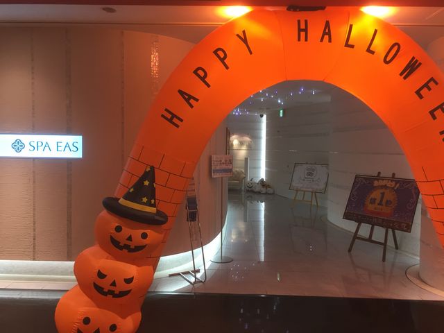 10月はかわいいハロウィンの飾り付けがしてあり、女性も利用しやすいような工夫が色々されています。_SPA EAS(スパ イアス)