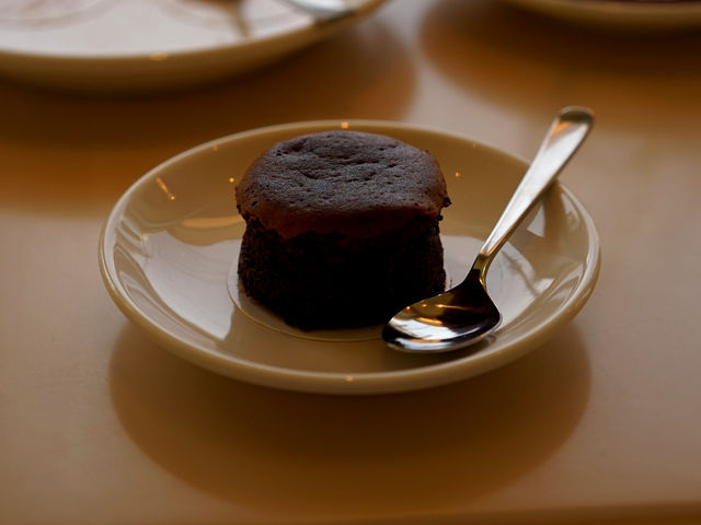 �X���ł̓`�[�Y�I�����b�g��H�ׂ邱�Ƃ��ł��܂��B
������̓`���R�ł��B_�y�C�X�g���[ �X�i�b�t���X ���X�m���ٓX