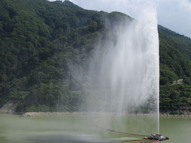 ���ɗ�����鐅���Ԃ�_���͍]�_���W�]�L��