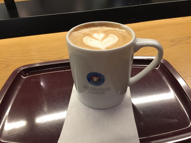 䂫Ȃ̃GNZVI[JtFfIדX̓eʐ^1