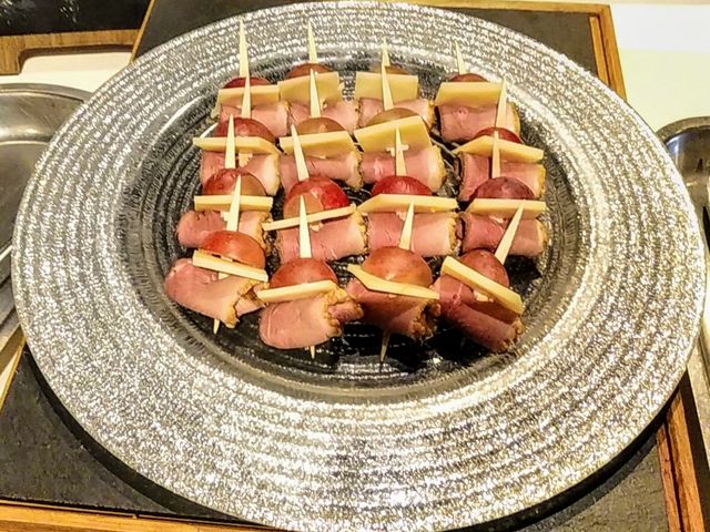 ���ƃ`�[�Y�ƃu�h�E�̃s���`���X_�N���X�z�e���D�y