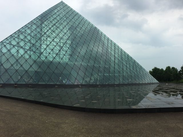 �K���X�̃s���~�b�h_���G��������