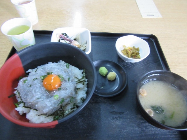 生しらす丼定食900円_かあちゃんの店