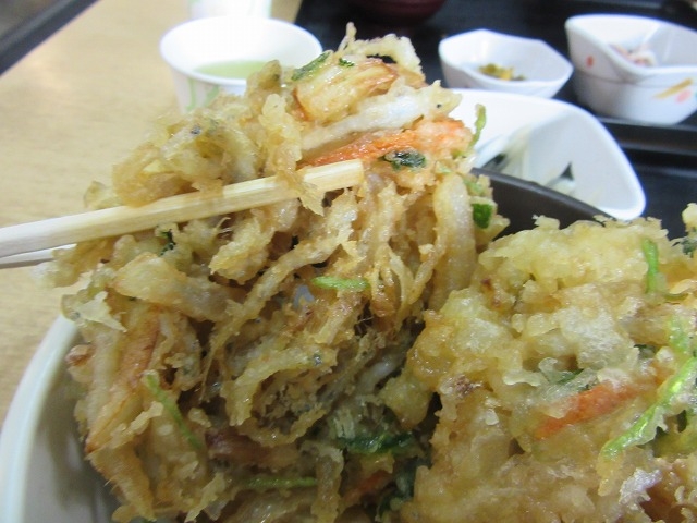 かあちゃん定食のかき揚げ_かあちゃんの店