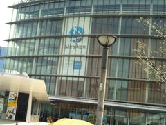 Happy̓{Ȋwقւ̓eʐ^1