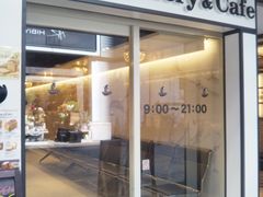 HappỷBakery&Cafe  ւ̓eʐ^1