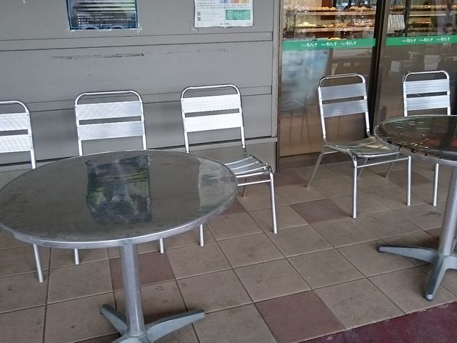 �O�ɂ͈֎q�ƃe�[�u��������܂�_�ɂ��̎��[�̗� ���L�b�`��