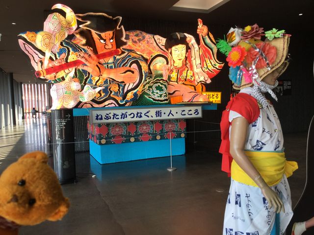 衣装はマネキンだけが着ている_ねぶたの家 ワ・ラッセ