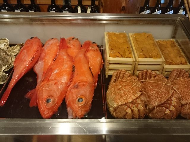 JE^[ڂ̑Oɂ͂񂫁AуKjAEjI_DD