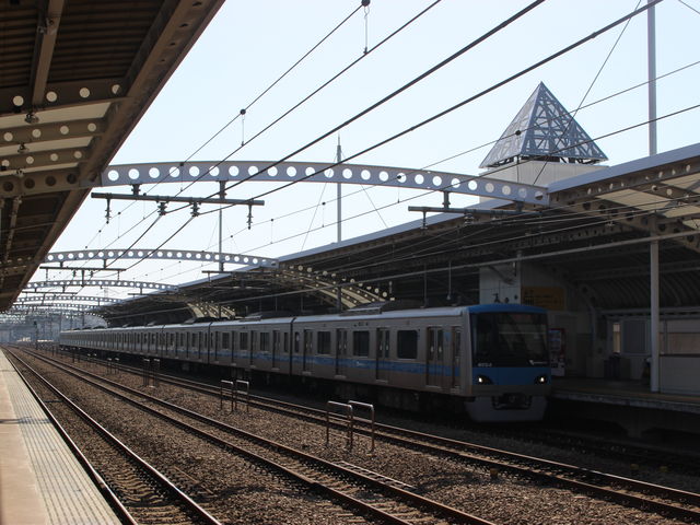 ^񒆂̐H͋}sdԂ̒ʉߐA͂̐H͕ʓdԂ܂_c}쑽w