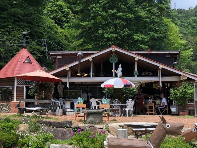 �s�U�n�E�X�̑S�i�ł��B_�P�����̏����ȑ�