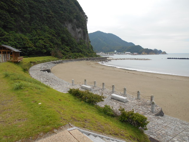 �g�V���[����̃N���X�^���r�[�`�i�[�c�C������j�̓��e�ʐ^1