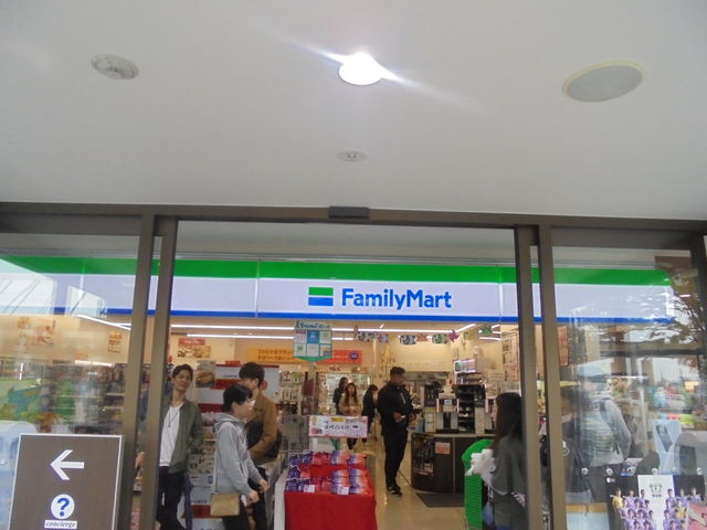 qVT[rXijɂRrj_qVT[rXGAij