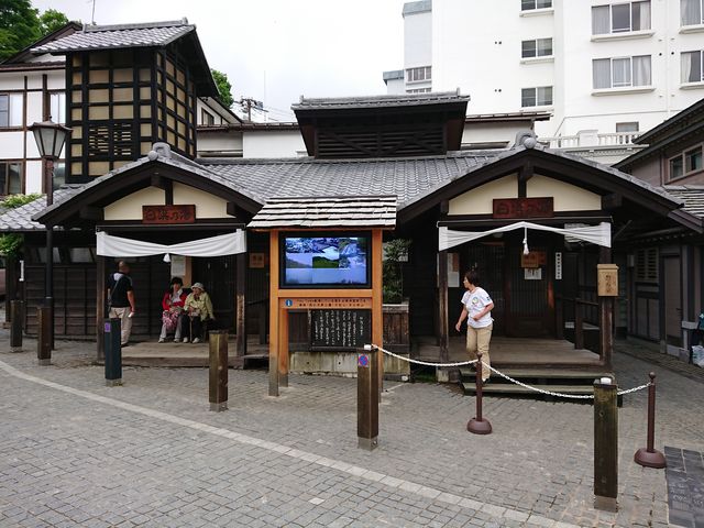 �����j���A�E������_�����̓�