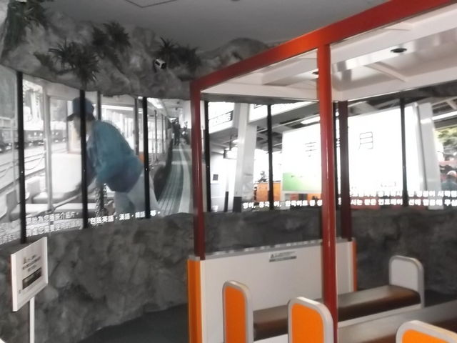 �g���b�R�d�Ԑ擪�ԗ��̒���_������d�C�L�O��
