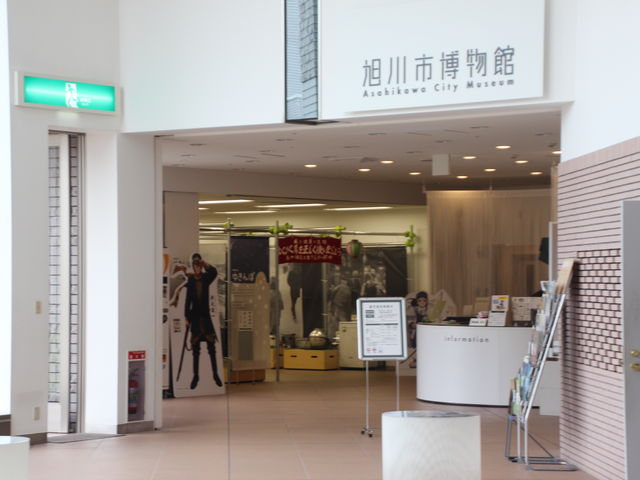 �����ٓ����A�E��̃J�E���^�[�Ń`�P�b�g���w�����܂��B_����s������