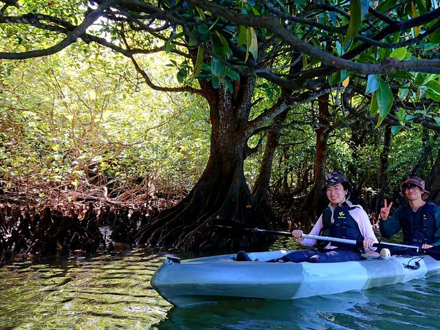 洞窟の近くでとってもらいました。_OHCUS石垣島