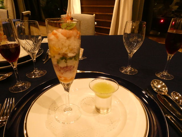 LrAŏꂽC̍Kƈ؂̃ptF_ɗǌΖ̔܂郌Xg N}