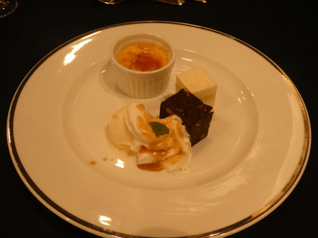 Ō̃fU[g_ɗǌΖ̔܂郌Xg N}