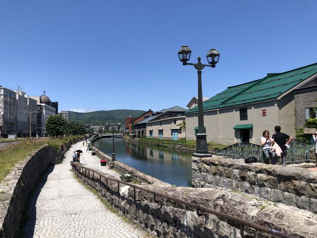 �^�͉����̗V����_�^�͂ƐΑ��q�ɌQ