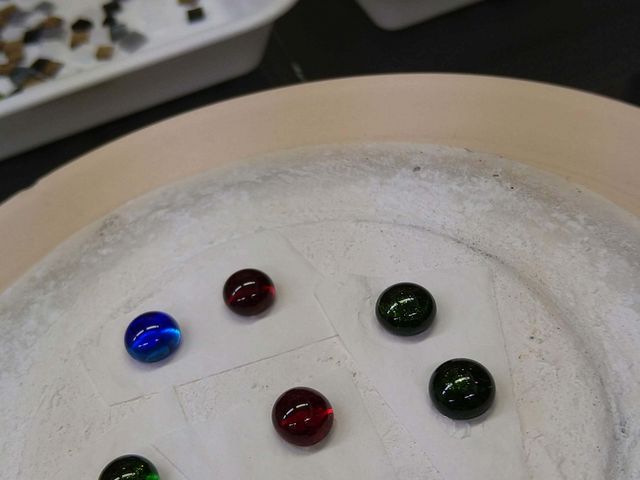 �쐬�����K���X�ʁB�Ă��オ���Ă��瑽���̎��Ԃ����ƐF���蒅����悤�ł��B_��&�K���X�H�[�E�r�� cat's paw