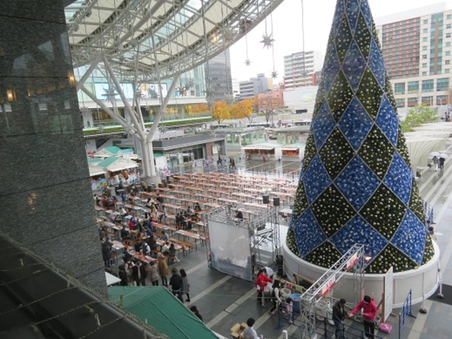 駅前広場のクリスマスマーケット_JR博多シティ