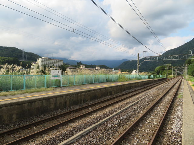 ��q����̌��֌��̏�q�w�@�z�[���͍���ɂ���܂�_�l�C�̑ݐؕ��C�ƒY�ΎR�������̏h�@�C����