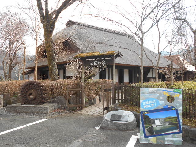 gV[̒O΋LOفEOۂ̉Ƃ̓eʐ^1