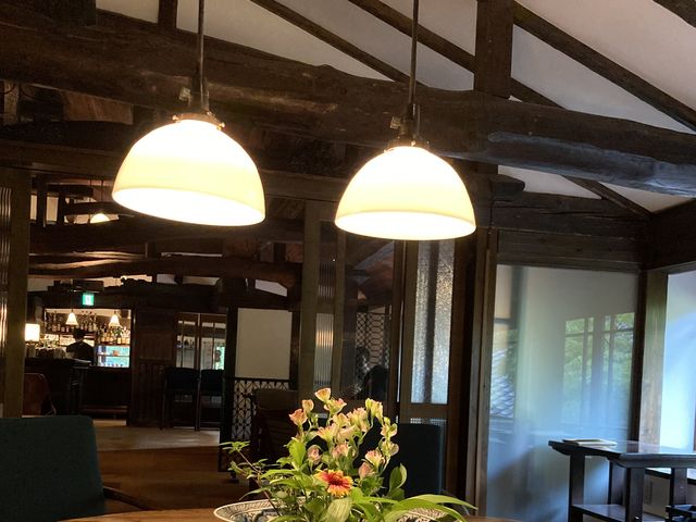 ꏊɂĊy߂܂B͊ۃe[u_[@V䞠~