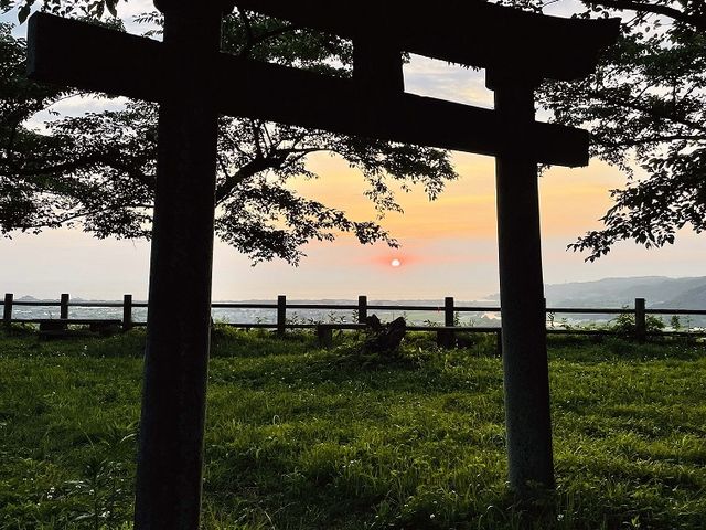 �����݂����H�t�_�В����̌��Ԃ��猩����[��_������