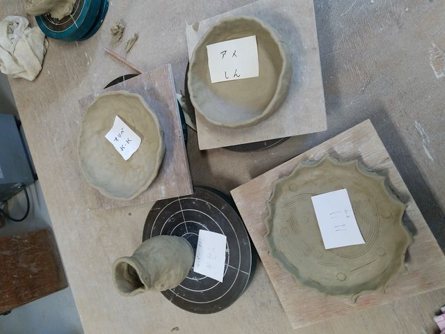 ���M�Ɓ@�Ƃ�����@�����Ȑ��r
�����F���������݂����ȁ`(^-^)/_���|�@�Y���̘[