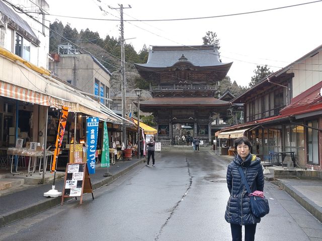 {̖Oʂ́A͒Ẑ̖̐̂ʉecĂ_ɊyR