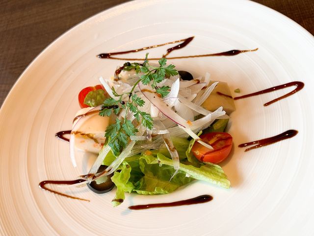 �O�؂̃T���__�H�ۃO�����h�z�e��