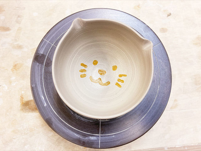 猫の形を作りました。_ゆう工房&Cafeゆう 大阪梅田店 ☆陶芸・銀アクセ・ガラス工芸