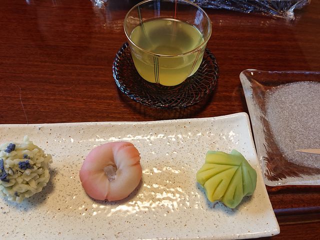 Ă̘aَqA IAAgtłBw܂l̂ly̌łB_َq@L