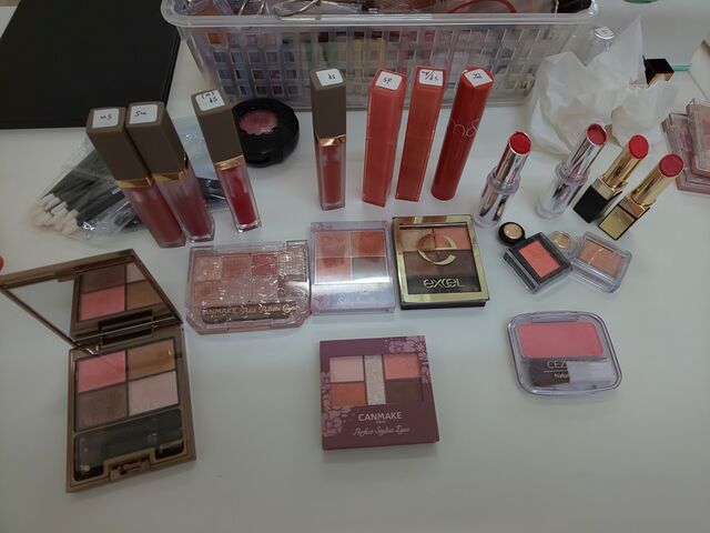 t̐lɎF̃RX_t[t@Ng[Y